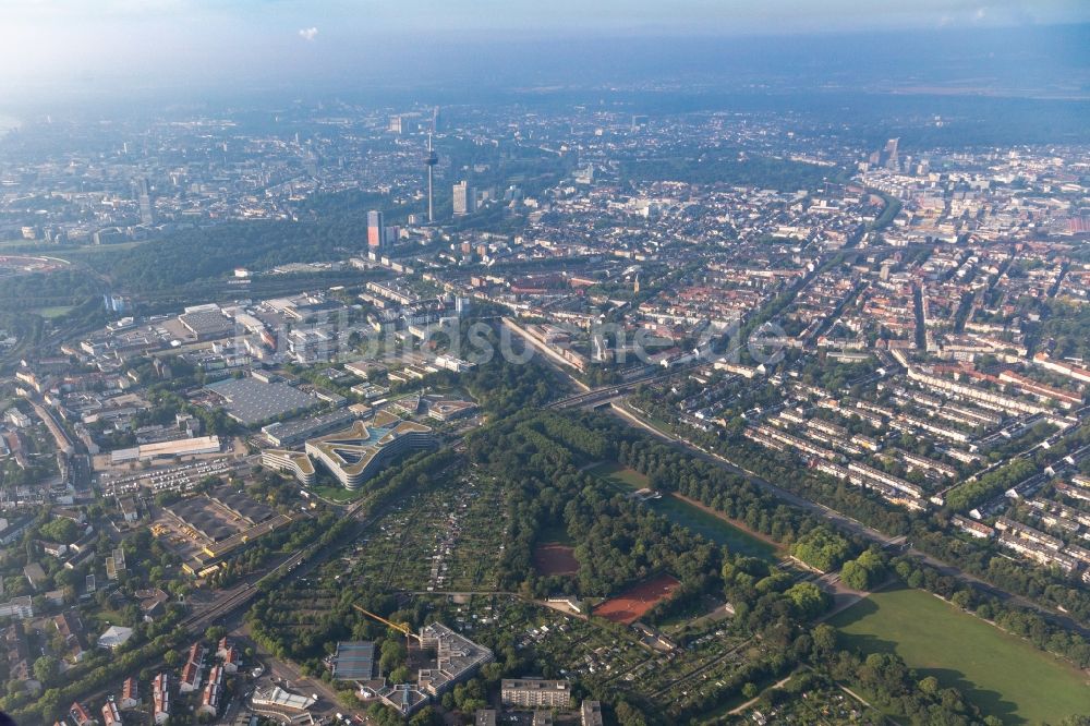 Luftbild Köln - Parkanlage Blücherpark mit Regattabecken im Ortsteil Bilderstöckchen in Köln im Bundesland Nordrhein-Westfalen, Deutschland