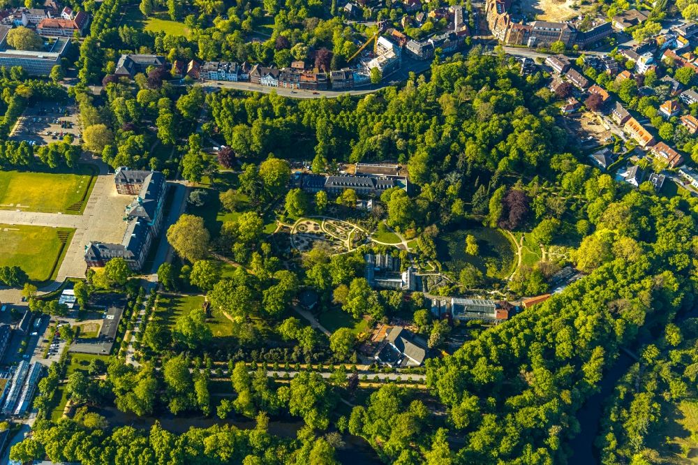Luftaufnahme Münster - Parkanlage Botanischer Garten Schlossgarten in Münster im Bundesland Nordrhein-Westfalen, Deutschland