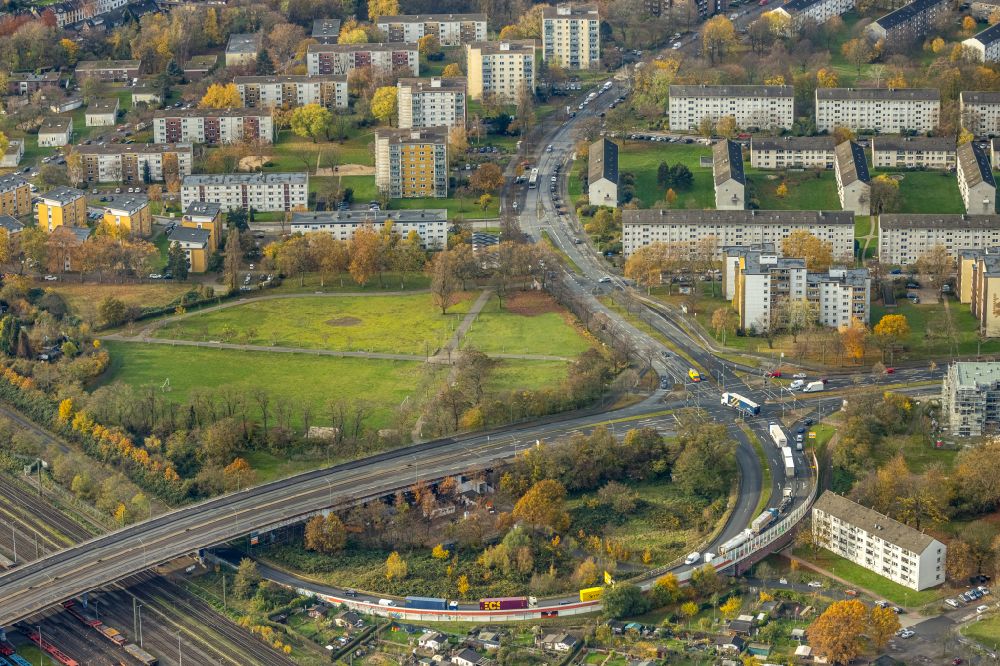 Luftaufnahme Duisburg - Parkanlage Calisthenics Park im Ortsteil Friemersheim in Duisburg im Bundesland Nordrhein-Westfalen, Deutschland