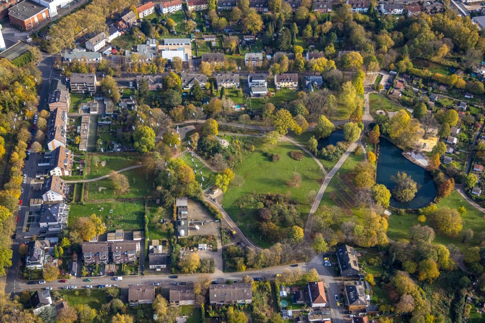 Luftbild Herne - Parkanlage Dorneburger Park mit Teich in Herne im Bundesland Nordrhein-Westfalen, Deutschland