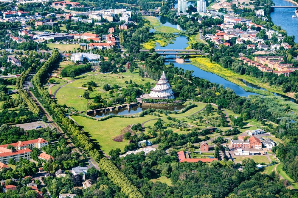 Luftbild Magdeburg - Parkanlage Elbauenpark mit dem Jahrtausendturm in Magdeburg im Bundesland Sachsen-Anhalt, Deutschland
