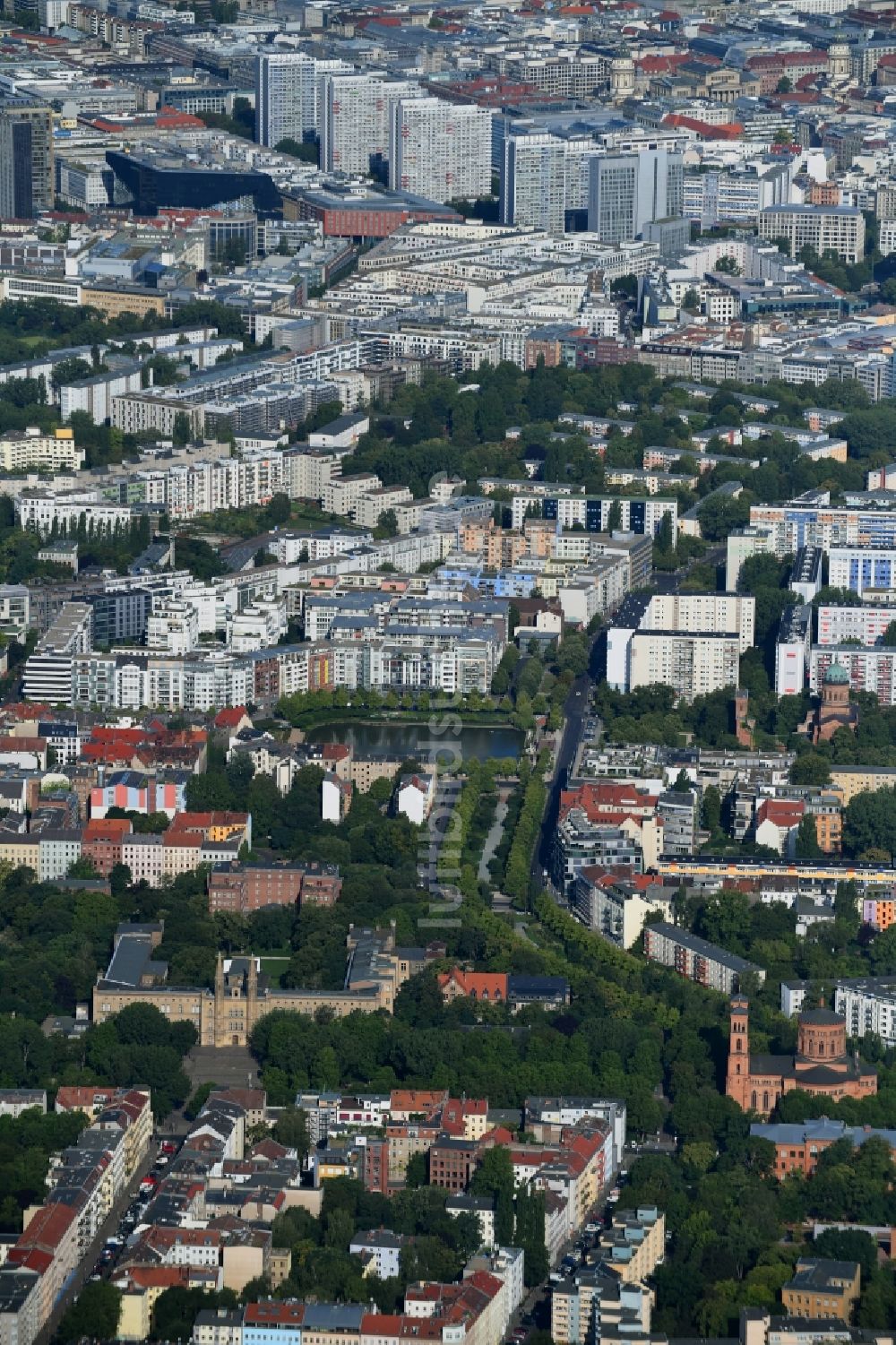 Luftbild Berlin - Parkanlage Engelbecken am Engeldamm - Bethaniendamm im Ortsteil Mitte in Berlin, Deutschland