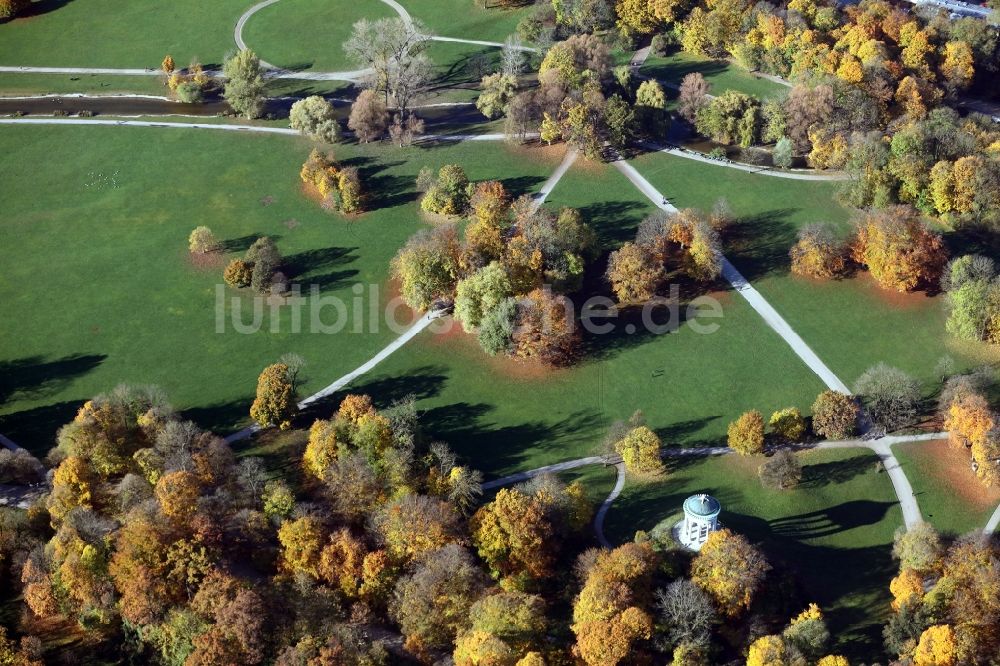 München von oben - Parkanlage Englischer Garten im Ortsteil Schwabing-Freimann in München im Bundesland Bayern, Deutschland