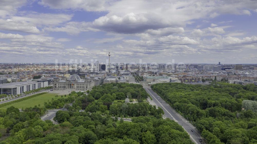 Berlin aus der Vogelperspektive: Parkanlage entlang der Str. des 17.Juni im Ortsteil Tiergarten in Berlin, Deutschland