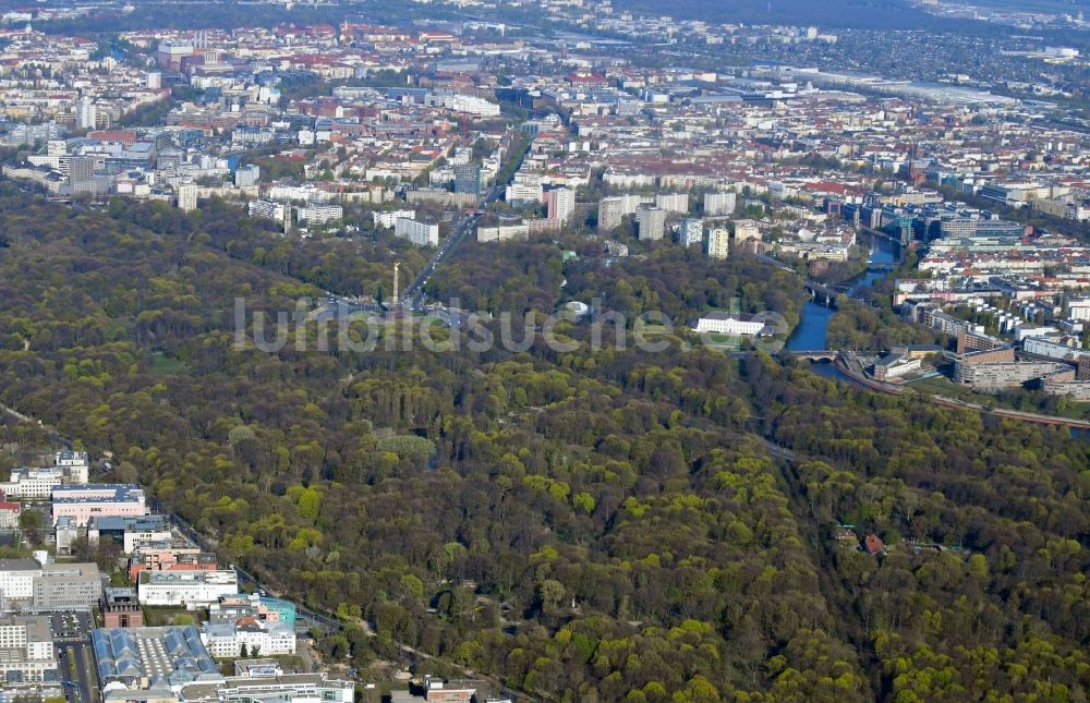 Luftbild Berlin - Parkanlage entlang der Straße des 17.Juni im Ortsteil Tiergarten in Berlin, Deutschland