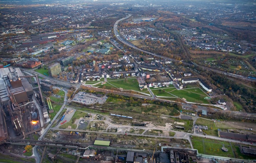 Luftbild Duisburg - Parkanlage am Grüngürtel Nord in Bruckhausen in Duisburg im Bundesland Nordrhein-Westfalen