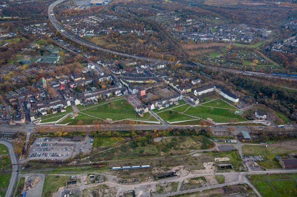 Luftaufnahme Duisburg - Parkanlage am Grüngürtel Nord in Bruckhausen in Duisburg im Bundesland Nordrhein-Westfalen