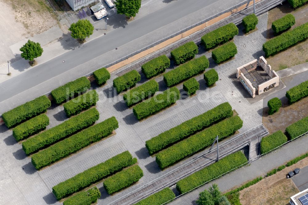 Luftaufnahme Hannover - Parkanlage mit Hecken am Sydney Gardenauf dem Messegelände in Hannover im Bundesland Niedersachsen, Deutschland