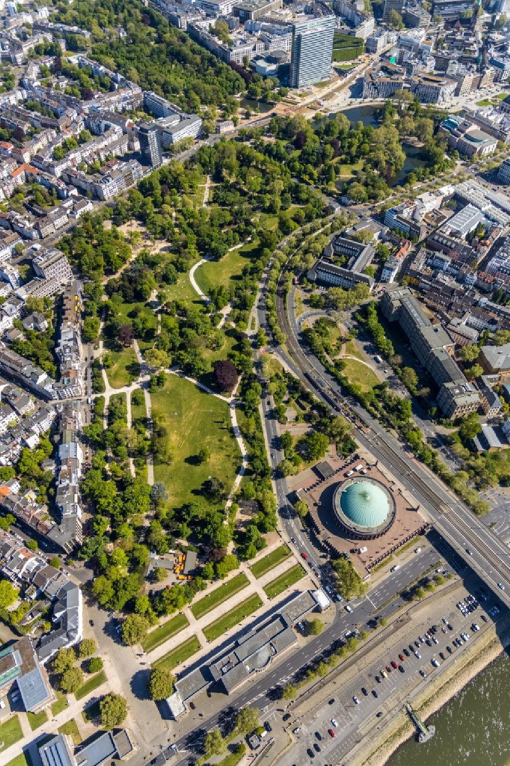 Luftaufnahme Düsseldorf - Parkanlage des Hofgarten im Ortsteil Stadtmitte in Düsseldorf im Bundesland Nordrhein-Westfalen, Deutschland