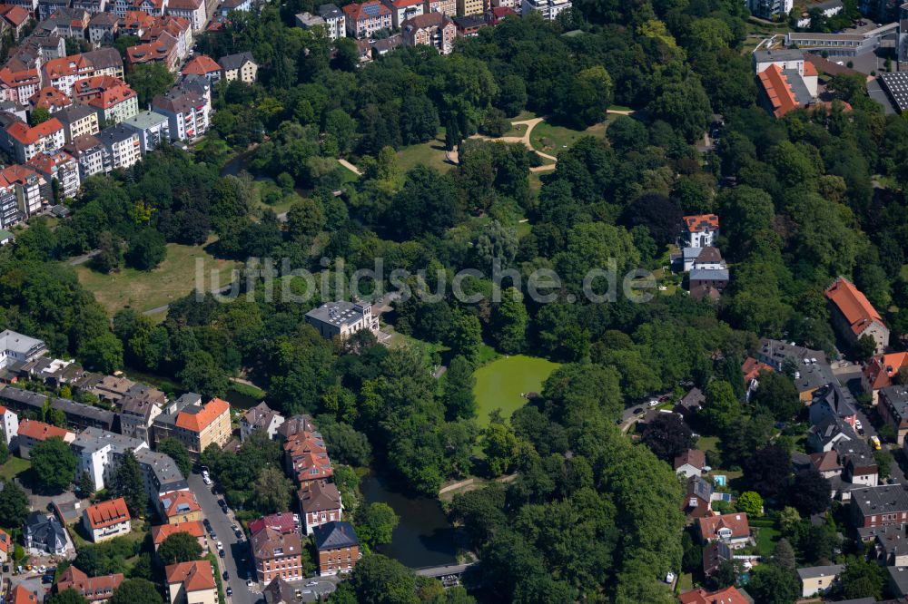 Braunschweig aus der Vogelperspektive: Parkanlage Inselwall Park in Braunschweig im Bundesland Niedersachsen, Deutschland