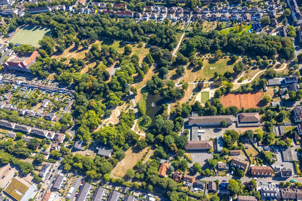 Luftbild Essen - Parkanlage Kaiser-Wilhelm-Park und Schulgebäude der Parkschule in Essen im Bundesland Nordrhein-Westfalen, Deutschland