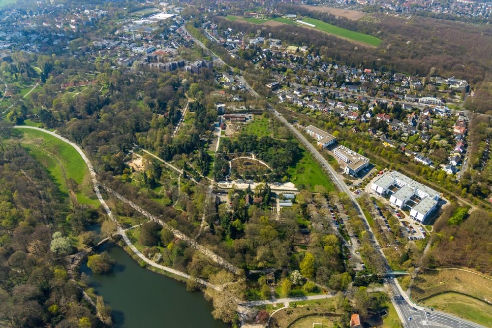 Dortmund aus der Vogelperspektive: Parkanlage und Kirschblütenallee im Ortsteil Rombergpark in Dortmund im Bundesland Nordrhein-Westfalen, Deutschland
