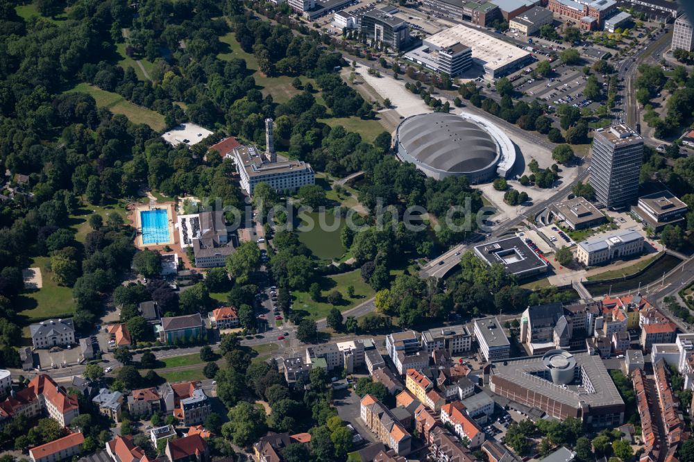 Braunschweig von oben - Parkanlage Kiryat-Tivon-Park mit Teich in Braunschweig im Bundesland Niedersachsen, Deutschland