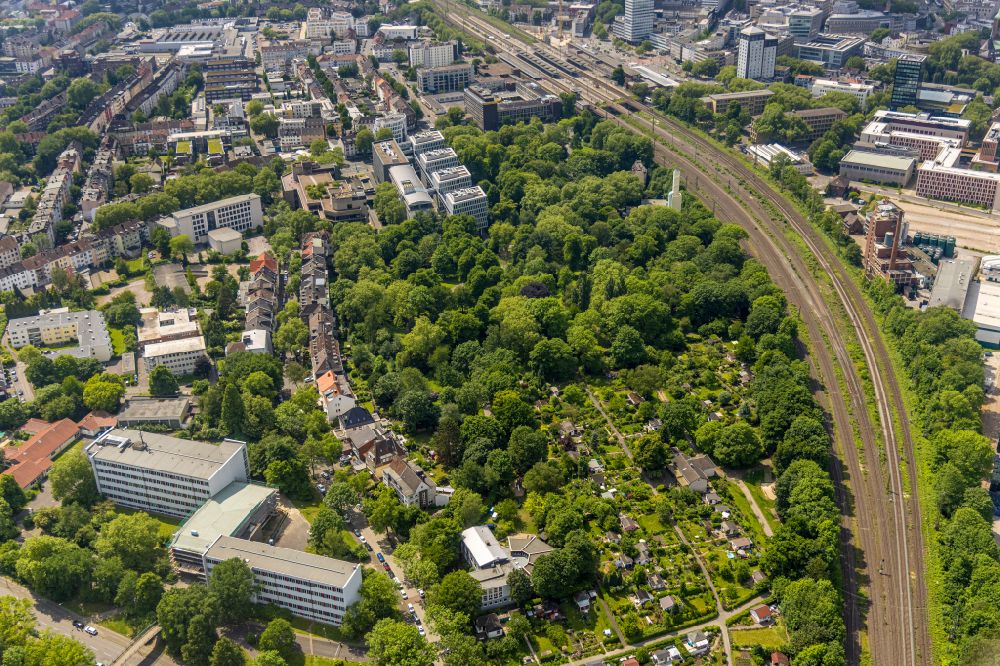 Bochum aus der Vogelperspektive: Parkanlage des Kortumpark Bochum in Bochum im Bundesland Nordrhein-Westfalen, Deutschland