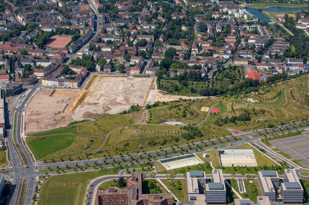 Luftaufnahme Essen - Parkanlage Krupp Park im Bereich des neuen Krupp-Gürtels im Westen der Innenstadt von Essen im Bundesland Nordrhein-Westfalen