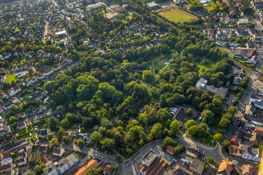 Werl aus der Vogelperspektive: Parkanlage Kurpark in Werl im Bundesland Nordrhein-Westfalen, Deutschland
