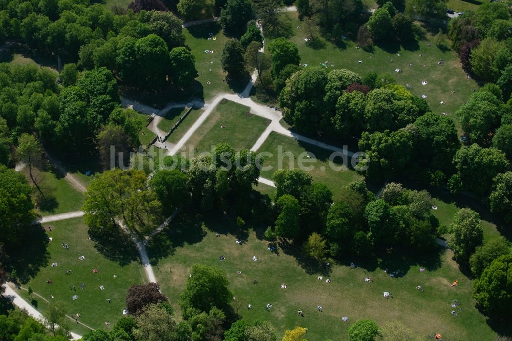 Luftbild München - Parkanlage des Luitpoldpark im Ortsteil Schwabing-West in München im Bundesland Bayern, Deutschland