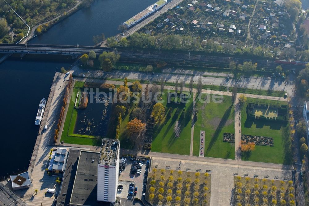 Luftaufnahme Potsdam - Parkanlage Lustgarten am Ufer der Havel im Ortsteil Innenstadt in Potsdam im Bundesland Brandenburg, Deutschland