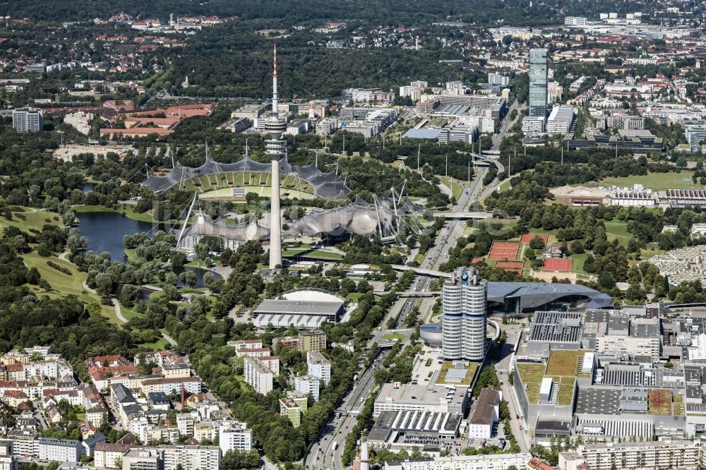 Luftbild München - Parkanlage Olympiapark im Ortsteil Milbertshofen-Am Hart in München im Bundesland Bayern, Deutschland