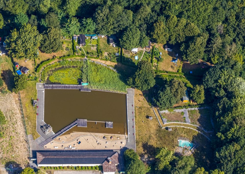 Luftaufnahme Menden (Sauerland) - Parkanlage des Schiffsmodellbauclub Menden in Menden (Sauerland) im Bundesland Nordrhein-Westfalen, Deutschland