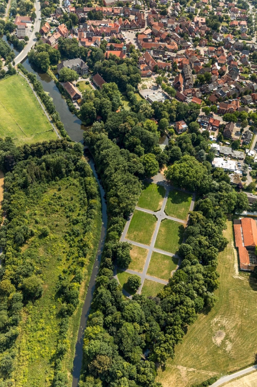 Luftbild Drensteinfurt - Parkanlage Schlossgarten in Drensteinfurt im Bundesland Nordrhein-Westfalen, Deutschland