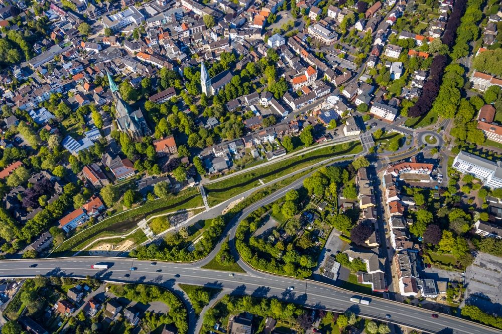 Luftbild Kamen - Parkanlage des Seseke-Park entlang der B233 in Kamen im Bundesland Nordrhein-Westfalen, Deutschland