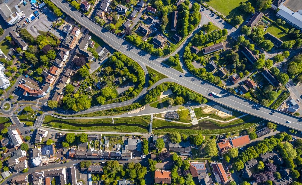 Luftaufnahme Kamen - Parkanlage des Seseke-Park entlang der B233 in Kamen im Bundesland Nordrhein-Westfalen, Deutschland