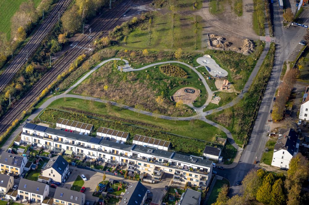 Luftaufnahme Bochum - Parkanlage und Spielplatz mit Sandflächen in Bochum im Bundesland Nordrhein-Westfalen, Deutschland