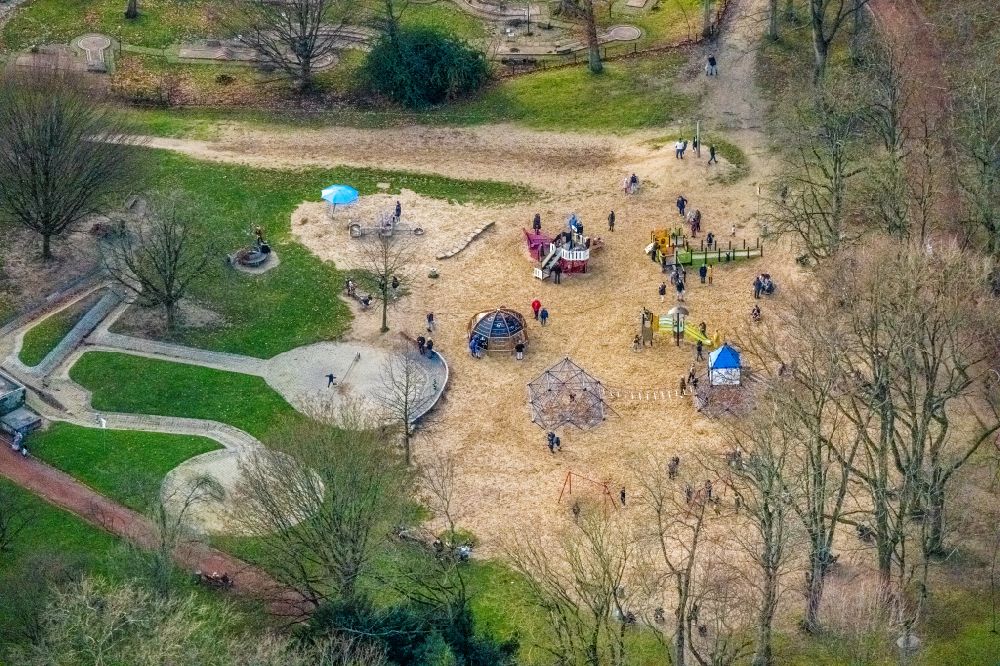 Luftbild Bochum - Parkanlage und Spielplatz mit Sandflächen und Minigolfanlage im Stadtpark in Bochum im Bundesland Nordrhein-Westfalen, Deutschland