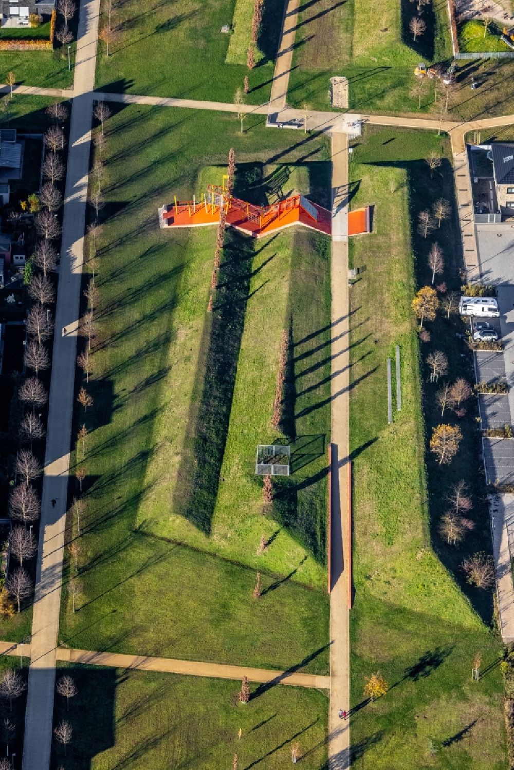 Luftaufnahme Neukirchen-Vluyn - Parkanlage und Spielplatz mit Sandflächen am Niederberg Park in Neukirchen-Vluyn im Bundesland Nordrhein-Westfalen, Deutschland