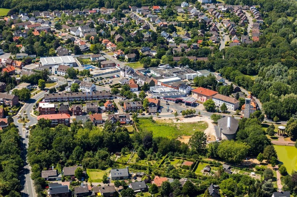 Luftaufnahme Beckum - Parkanlage und Spielplatz mit Sandflächen am Westpark in Beckum im Bundesland Nordrhein-Westfalen, Deutschland