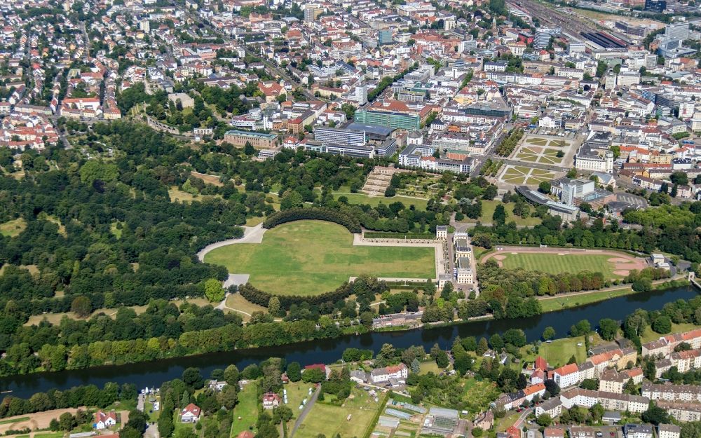 Kassel aus der Vogelperspektive: Parkanlage Staatspark Karlsaue in Kassel im Bundesland Hessen, Deutschland