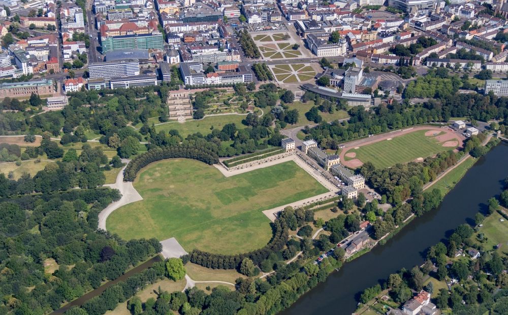 Kassel von oben - Parkanlage Staatspark Karlsaue in Kassel im Bundesland Hessen, Deutschland