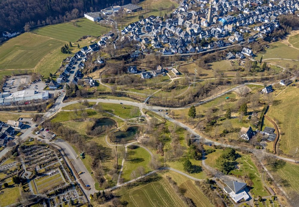 Luftbild Schmallenberg - Parkanlage des Stadtparks Kurpark Schmallenberg in Schmallenberg im Bundesland Nordrhein-Westfalen