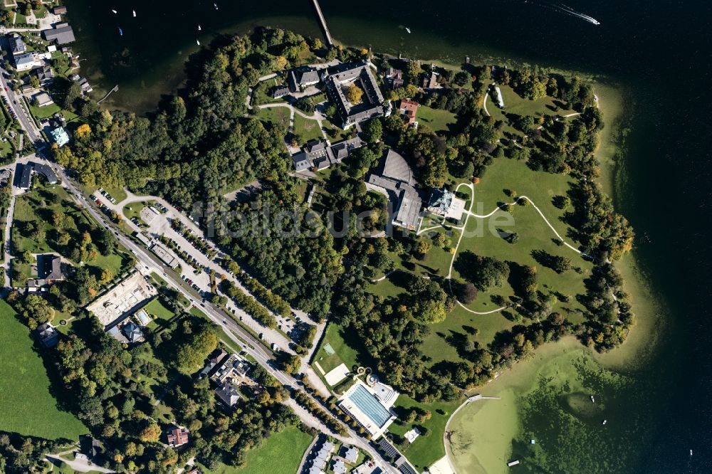 Luftaufnahme Gmunden - Parkanlage Toscanapark mit der Villa Toscana in Gmunden in Oberösterreich, Österreich