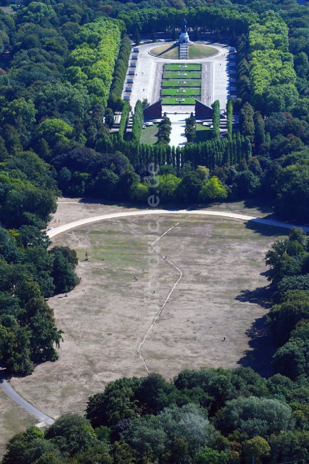 Berlin aus der Vogelperspektive: Parkanlage Treptower Park in Berlin, Deutschland
