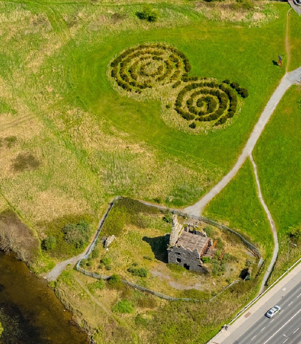 Luftbild Galway - Parkanlage an der Turm- Ruine in Galway in Galway, Irland