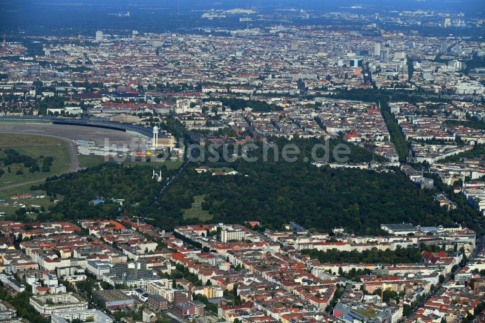 Luftaufnahme Berlin - Parkanlage Volkspark Hasenheide im Ortsteil Neukölln in Berlin, Deutschland