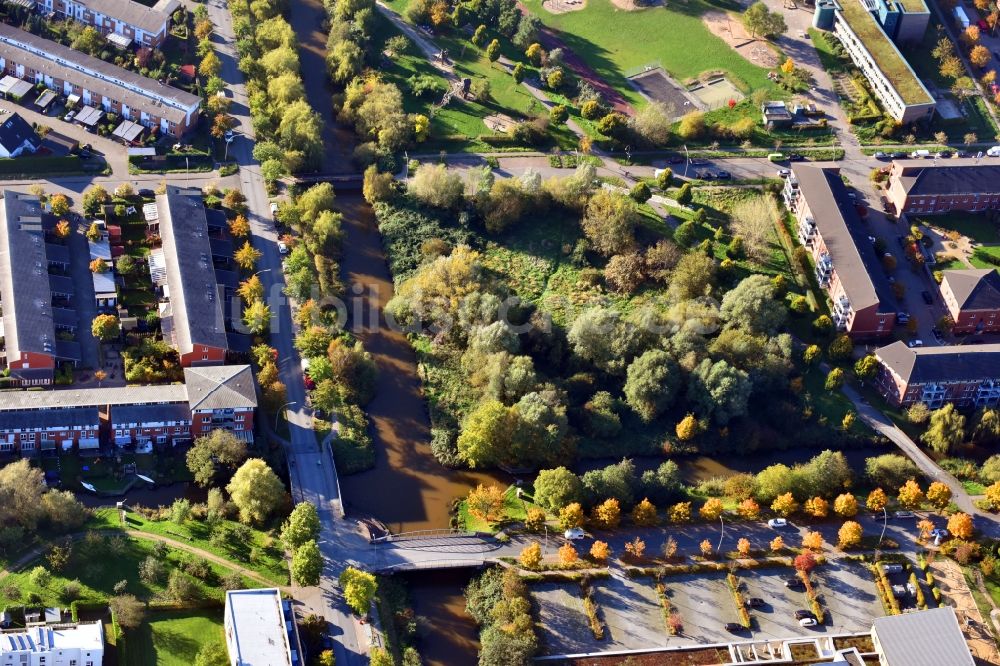 Luftbild Hamburg - Parkanlage im Wohngebiet im Ortsteil Neu Allermöhe in Hamburg, Deutschland