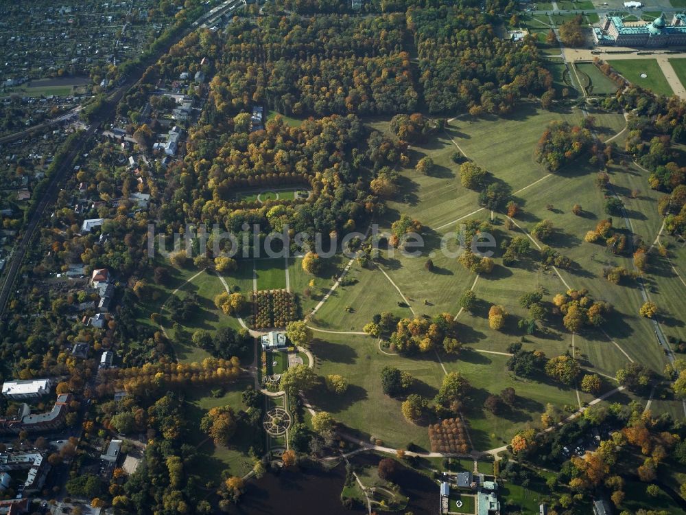 Potsdam von oben - Parkanlagen am Rehgarten in der Brandenburger Vorstadt in Potsdam im Bundesland Brandenburg