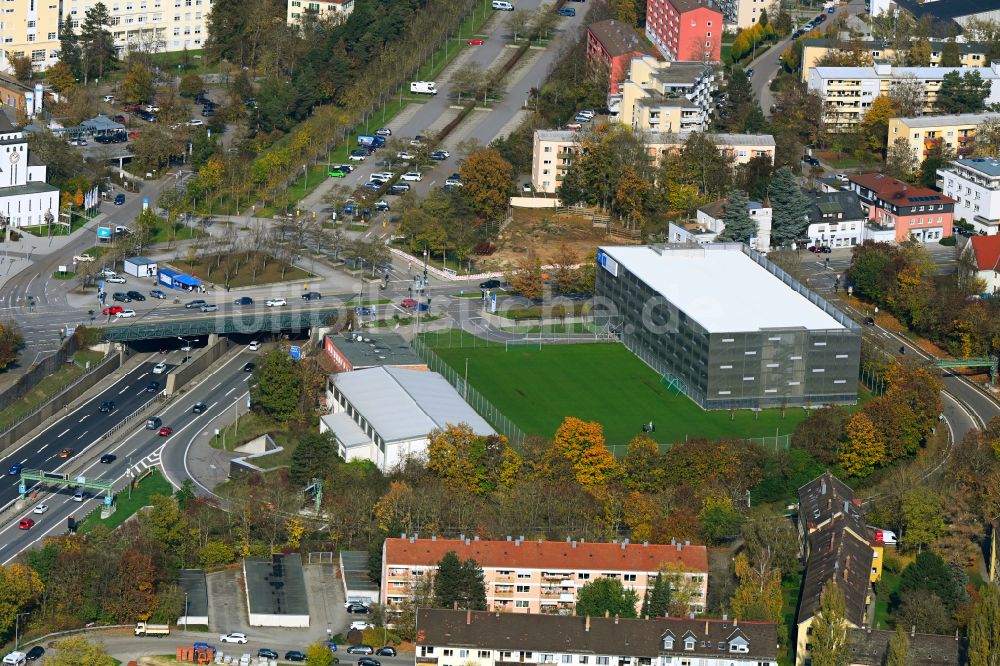 Luftaufnahme Regensburg - Parkdeck auf dem Gebäude des Parkhauses Barmherzige Brüder in Regensburg im Bundesland Bayern, Deutschland