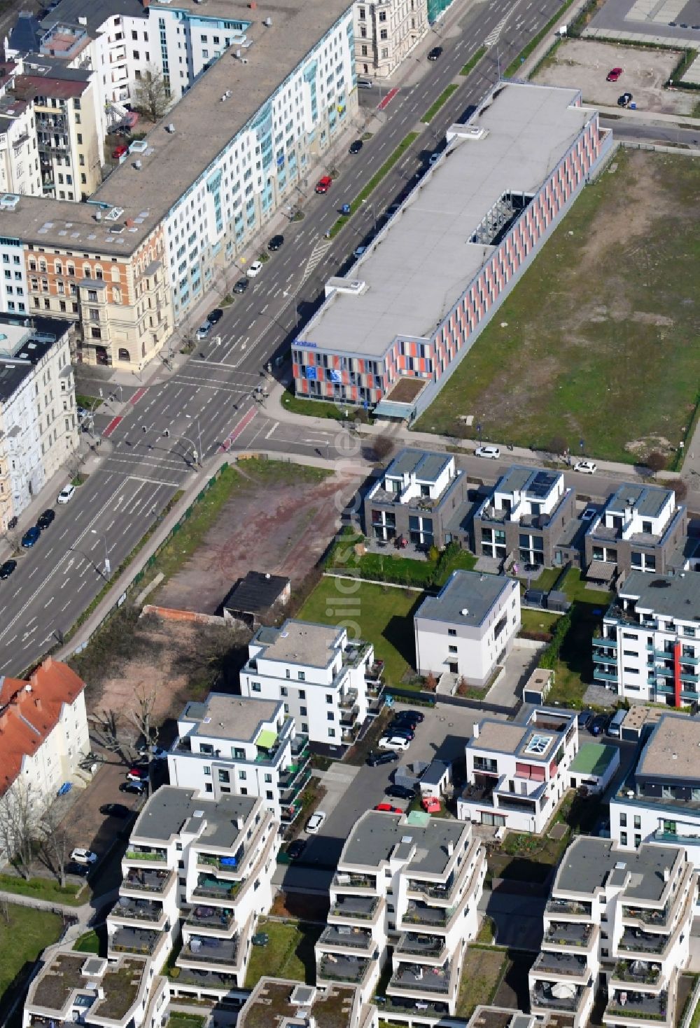 Luftaufnahme Magdeburg - Parkdeck auf dem Gebäude des Parkhauses Am Elbbahnhof in Magdeburg im Bundesland Sachsen-Anhalt, Deutschland