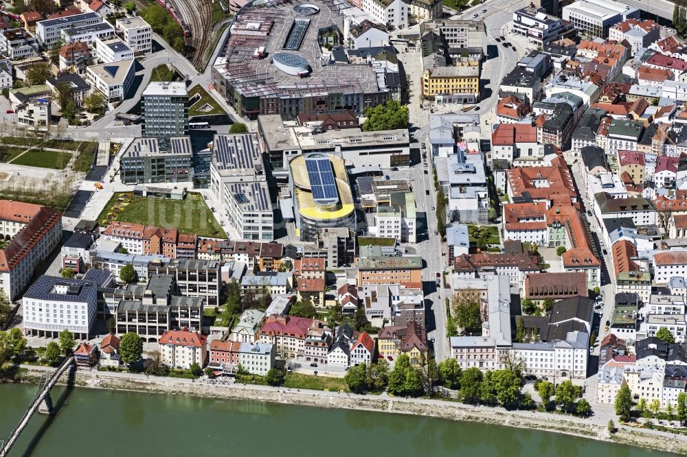 Passau von oben - Parkdeck auf dem Gebäude des Parkhauses Zentralgarage Passau in Passau im Bundesland Bayern, Deutschland