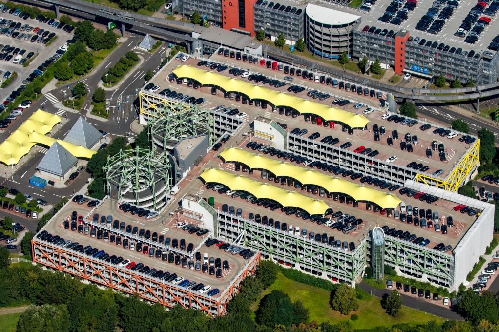Luftbild Düsseldorf - Parkhaus 4 auf dem Gelände des Flughafen in Düsseldorf im Bundesland Nordrhein-Westfalen