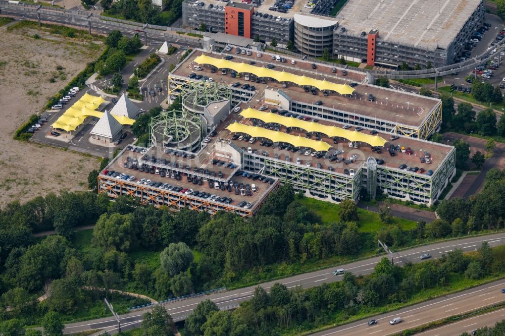 Luftbild Düsseldorf - Parkhaus 4 auf dem Gelände des Flughafen in Düsseldorf im Bundesland Nordrhein-Westfalen
