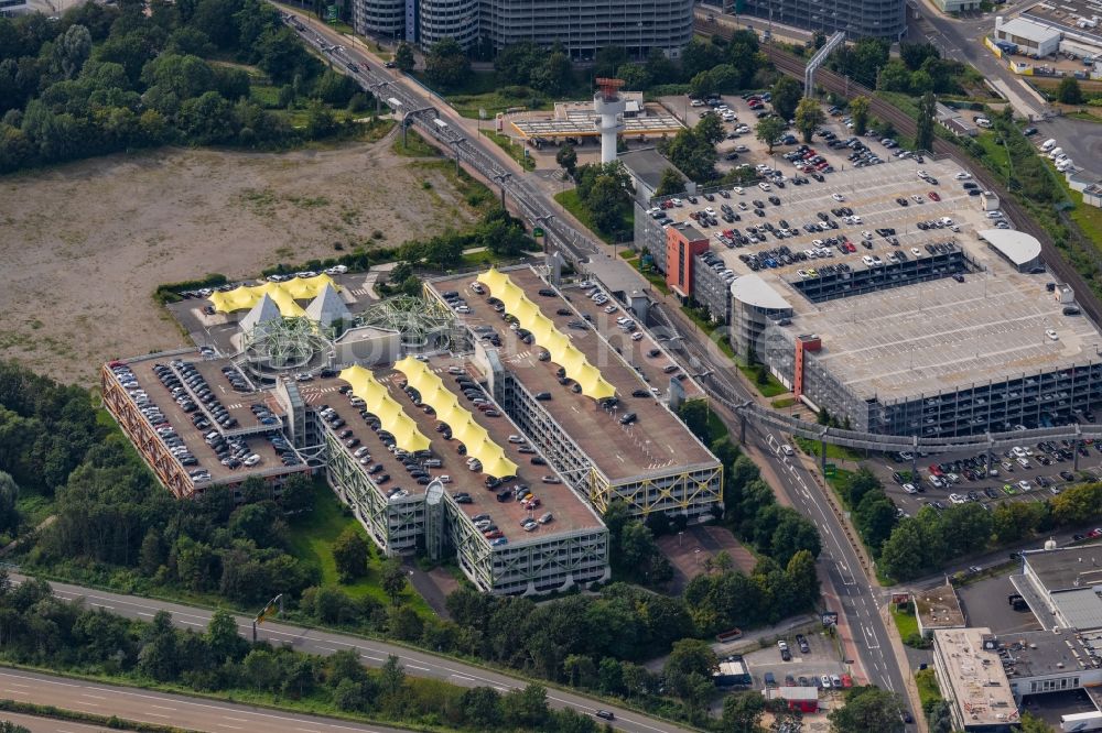Luftaufnahme Düsseldorf - Parkhaus 4 auf dem Gelände des Flughafen in Düsseldorf im Bundesland Nordrhein-Westfalen