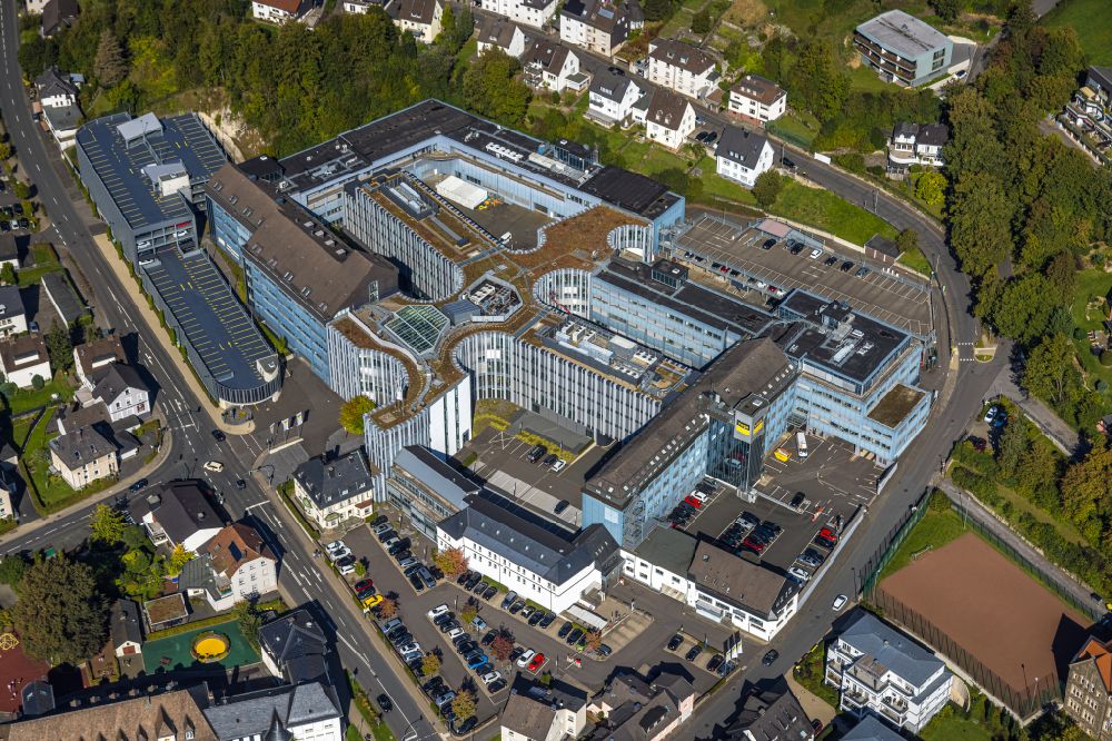 Attendorn von oben - Parkhaus - Neubau am Werksgelände der Viega Holding GmbH & Co. KG in Attendorn im Bundesland Nordrhein-Westfalen, Deutschland