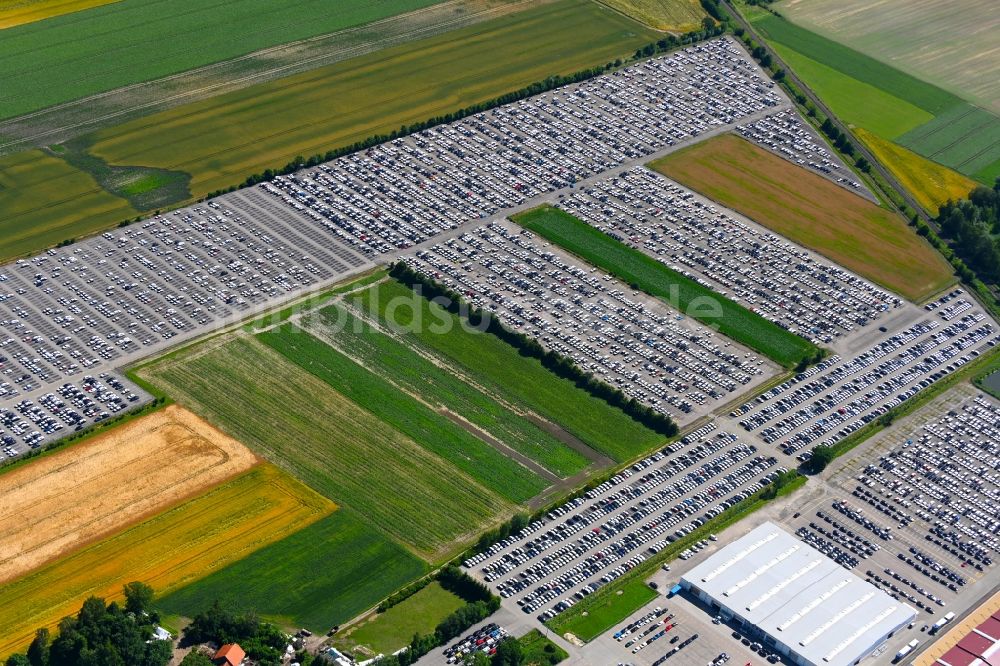 Karlskron aus der Vogelperspektive: Parkplatz und Abstellfläche für Automobile der ARS Altmann AG in Probfeld im Bundesland Bayern, Deutschland