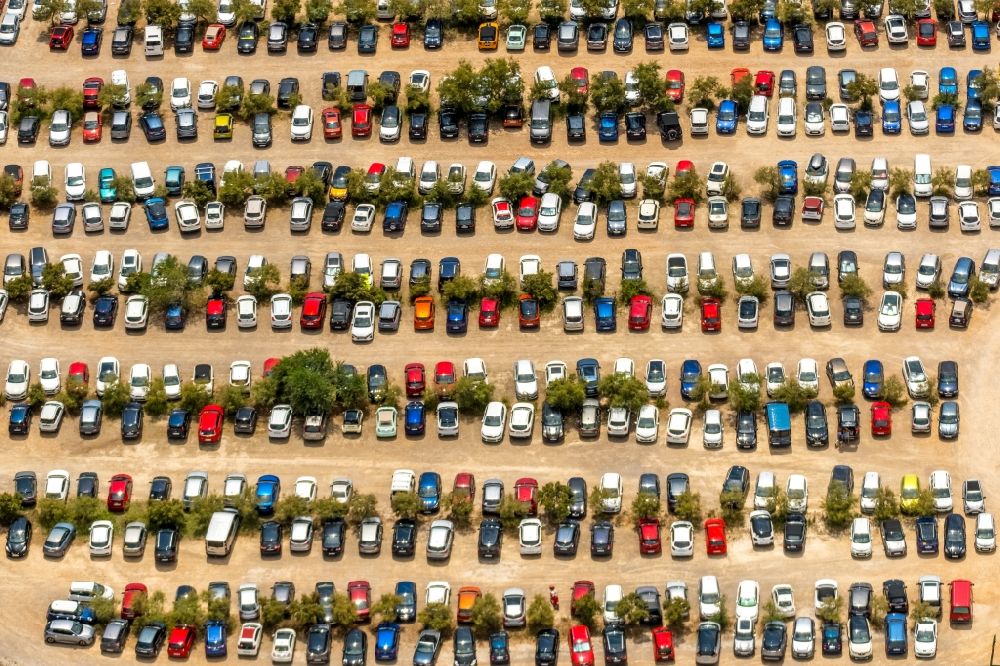 Luftaufnahme Campos - Parkplatz und Abstellfläche für Automobile in Campos in Balearische Insel Mallorca, Spanien