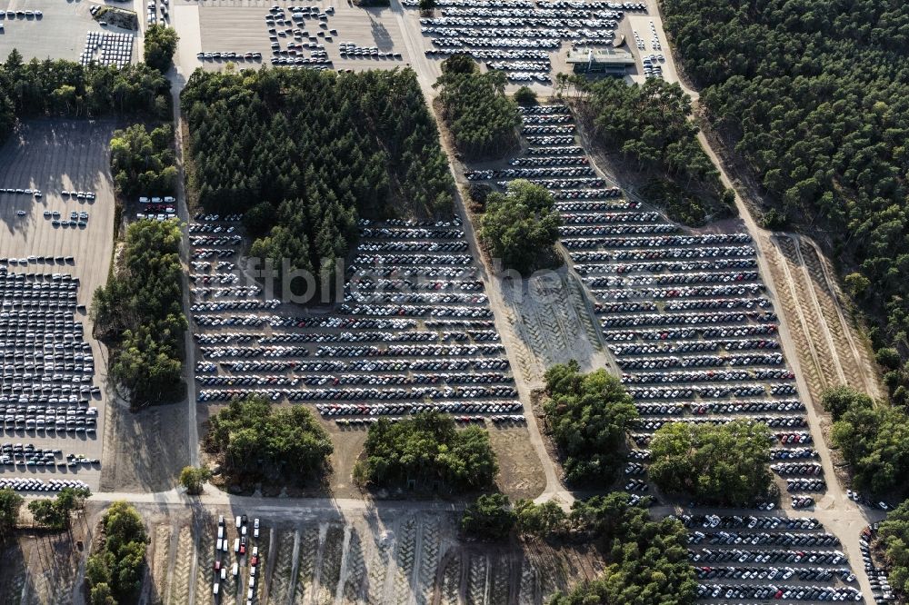 Luftbild Dickel - Parkplatz und Abstellfläche für Automobile in Dickel im Bundesland Niedersachsen, Deutschland
